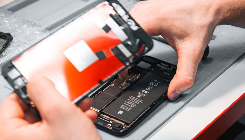 Czy naprawianie telefonów ma sens